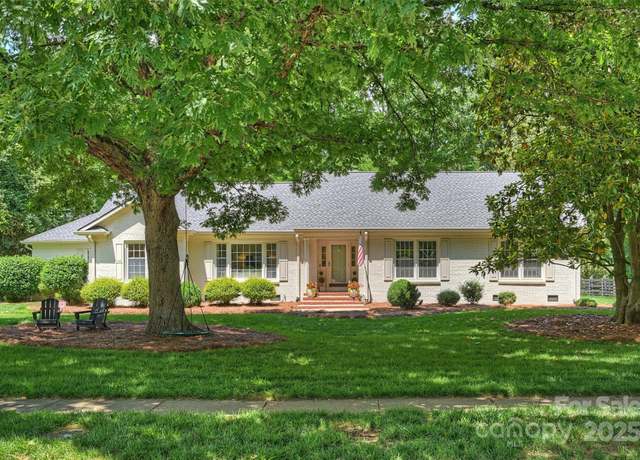 Property at 7022 Lancer Dr, Charlotte, NC 28226, 4 beds, 2.5 baths