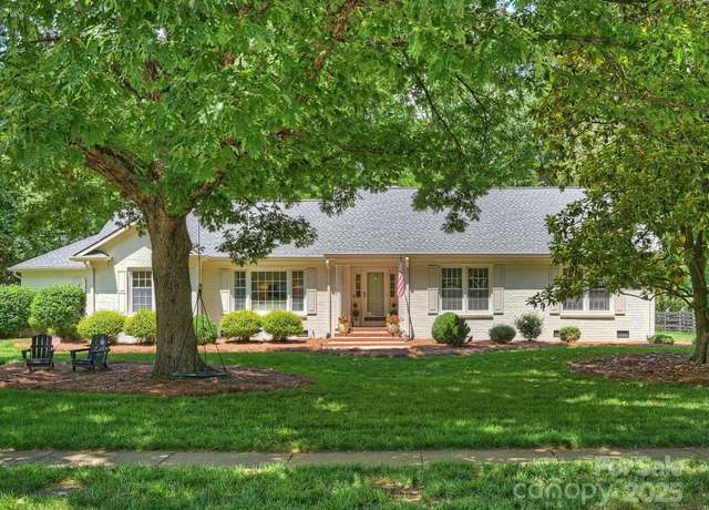 Property at 7022 Lancer Dr, Charlotte, NC 28226, 4 beds, 2.5 baths
