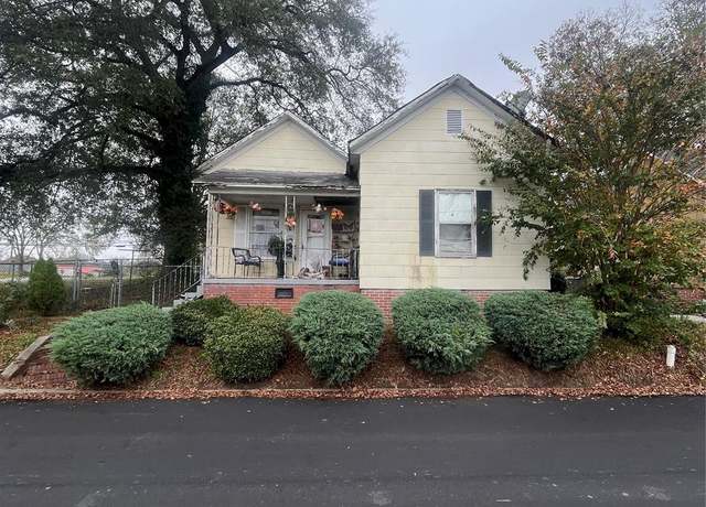Property at 2 Elm St, Lancaster, SC 29720, 2 beds, 1 bath