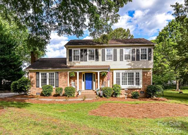 Property at 2315 Lawton Bluff Rd, Charlotte, NC 28226, 4 beds, 2.5 baths