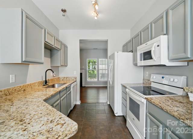 Property at 10867 Garden Oaks Ln, Charlotte, NC 28273, 2 beds, 2.5 baths