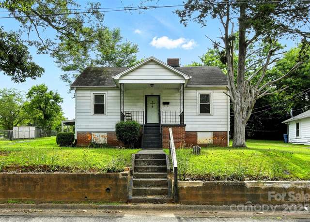 Property at 450 1st St SE, Hickory, NC 28602, 2 beds, 1 bath