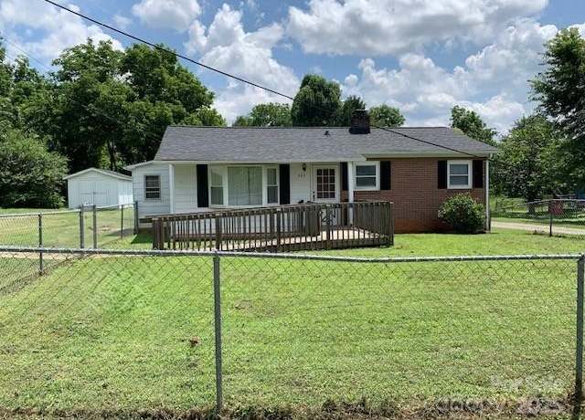 Property at 507 Spruce St SW, Lenoir, NC 28645, 3 beds, 1 bath
