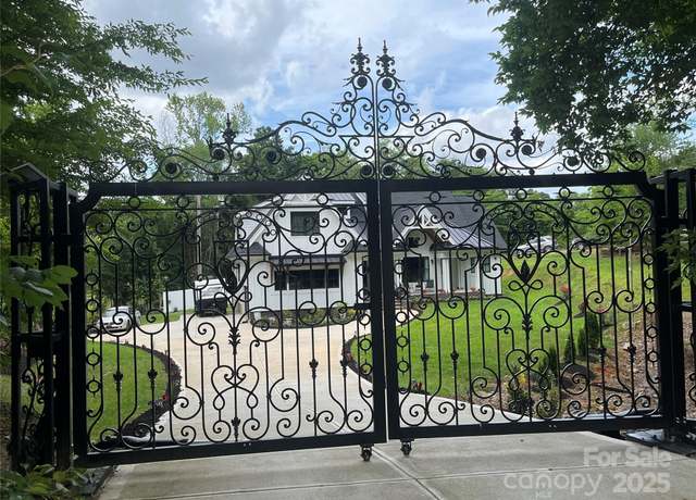 Property at 900 Houston Heights Rd, Charlotte, NC 28262, 4 beds, 4 baths