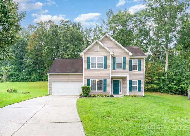 Property at 2802 Granstark Ct, Charlotte, NC 28216, 3 beds, 2.5 baths