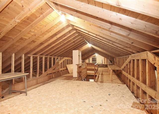 Property at 936 23rd Ave NE, Hickory, NC 28601, 6 beds, 6 baths