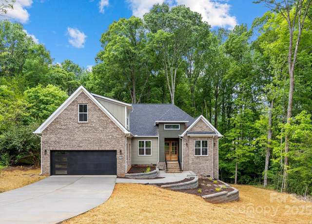 Property at 2108 Lakeview Cir, Matthews, NC 28105, 3 beds, 3.5 baths