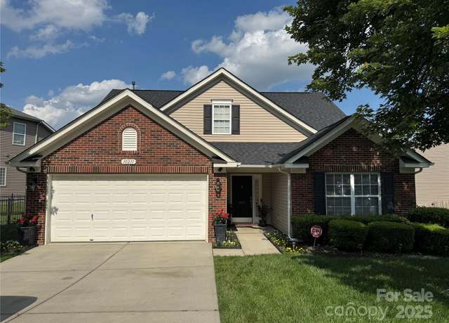 Property at 10211 Dominion Village Dr, Charlotte, NC 28269, 4 beds, 2.5 baths