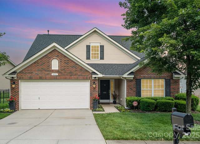 Property at 10211 Dominion Village Dr, Charlotte, NC 28269, 4 beds, 3 baths
