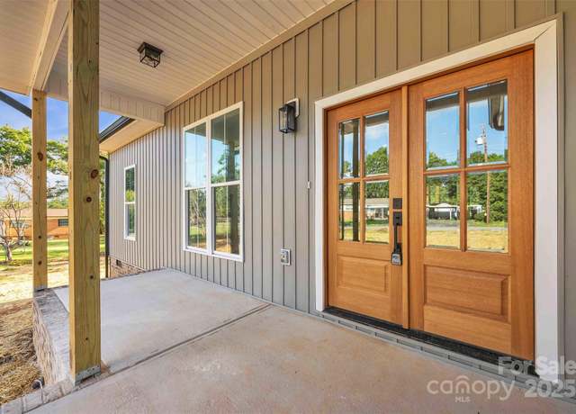 Property at 2325 32nd St NE, Hickory, NC 28601, 4 beds, 2 baths