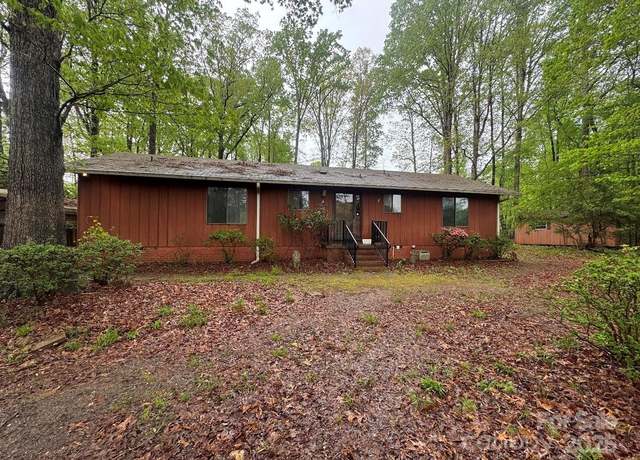 Property at 5950 Lake Wylie Rd, Clover, SC 29710, 3 beds, 2 baths