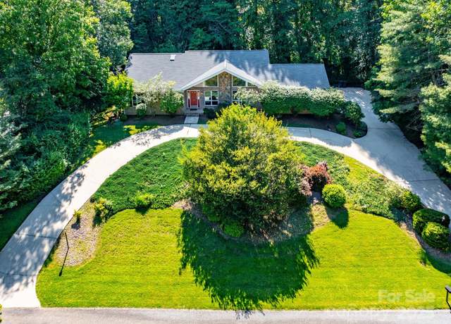 Property at 18 Westbridge Dr, Hendersonville, NC 28739, 3 beds, 2.5 baths