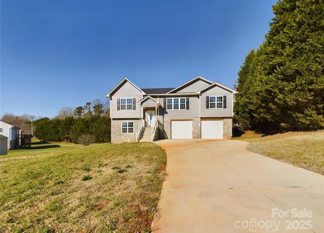 Property at 2061 Gary Ln, Hickory, NC 28602, 3 beds, 2 baths
