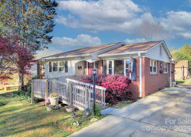 Property at 3241 Brixton Ct, Charlotte, NC 28205, 3 beds, 2 baths
