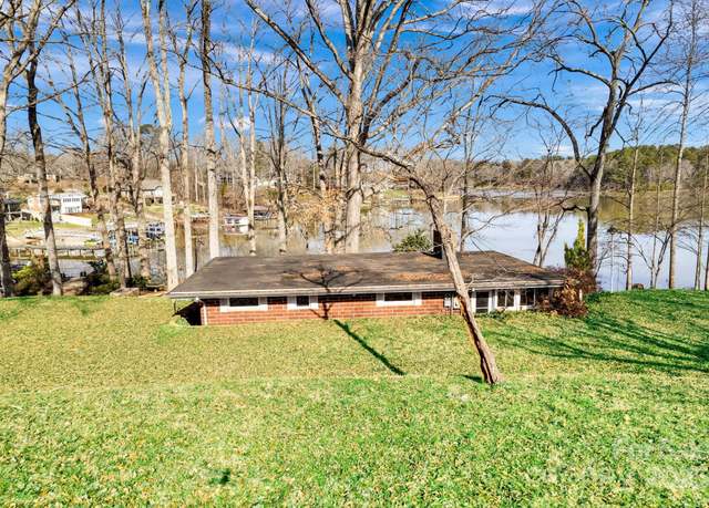 Property at 7262 Right Angle St, Sherrills Ford, NC 28673, 2 beds, 1 bath