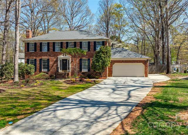 Property at 2605 Willowdale Ln, Matthews, NC 28105, 5 beds, 2.5 baths