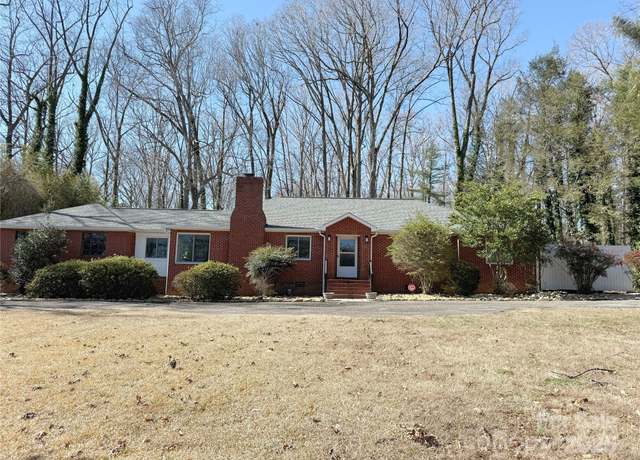 Property at 1200 Fairview Dr, Lexington, NC 27292, 3 beds, 3 baths