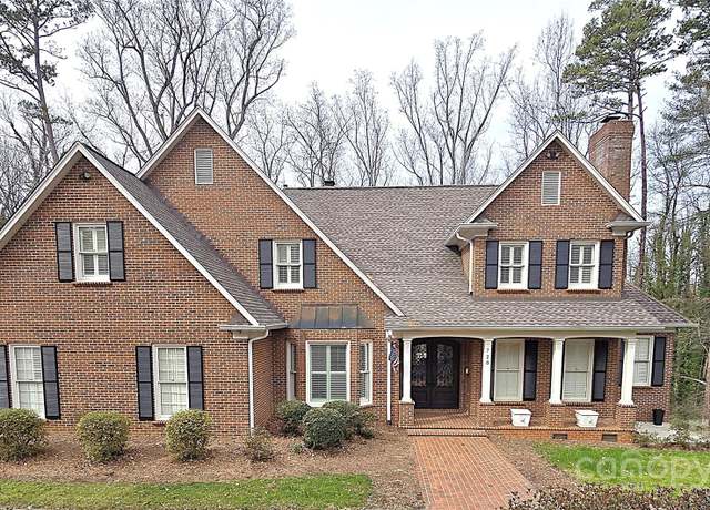 Property at 720 9th Ave NW, Hickory, NC 28601, 5 beds, 4.5 baths
