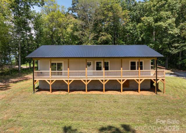 Property at 471 Compromise Dr, Waynesville, NC 28785, 3 beds, 2 baths