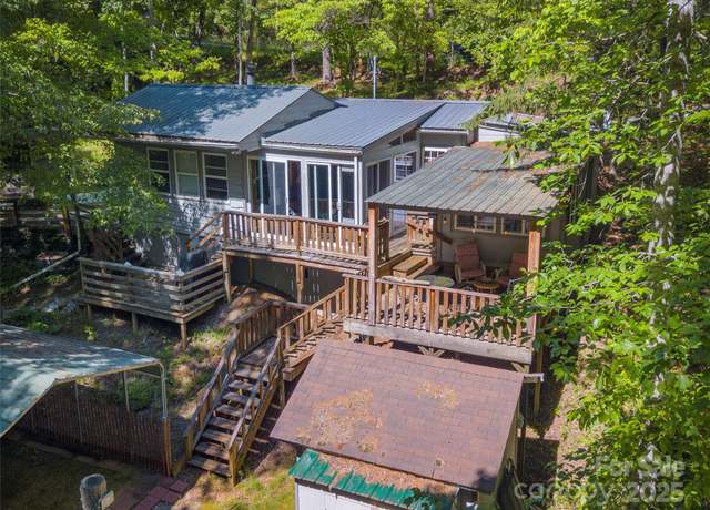 Property at 16 Limestone Dr, Franklin, NC 28734, 2 beds, 2 baths