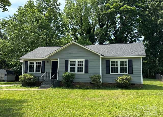 Property at 5008 Delivau Dr, Charlotte, NC 28215, 4 beds, 1.5 baths