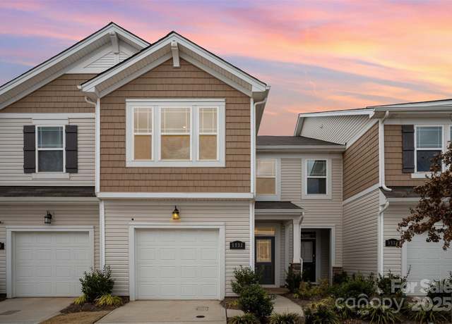 Property at 5532 Axil Ln, Charlotte, NC 28269, 3 beds, 2.5 baths