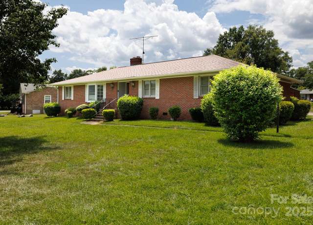 Property at 1447 Sullivan St, Rock Hill, SC 29730, 3 beds, 2 baths