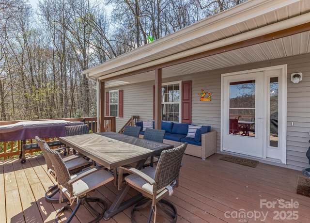 Property at 860 Creekside Dr, Maggie Valley, NC 28751, 3 beds, 2 baths