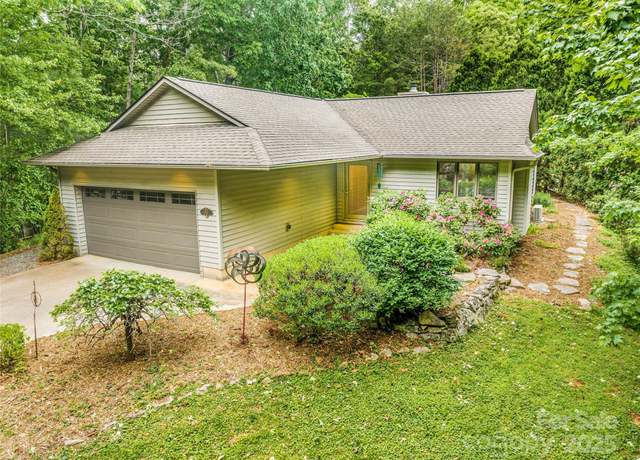 Property at 30 Robin Ln, Asheville, NC 28806, 3 beds, 2 baths