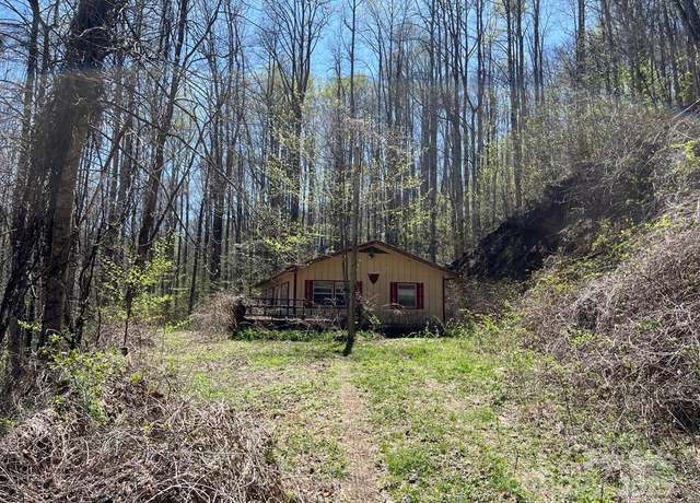 Property at 239 Laurel Dr, Whittier, NC 28789, 3 beds, 2 baths