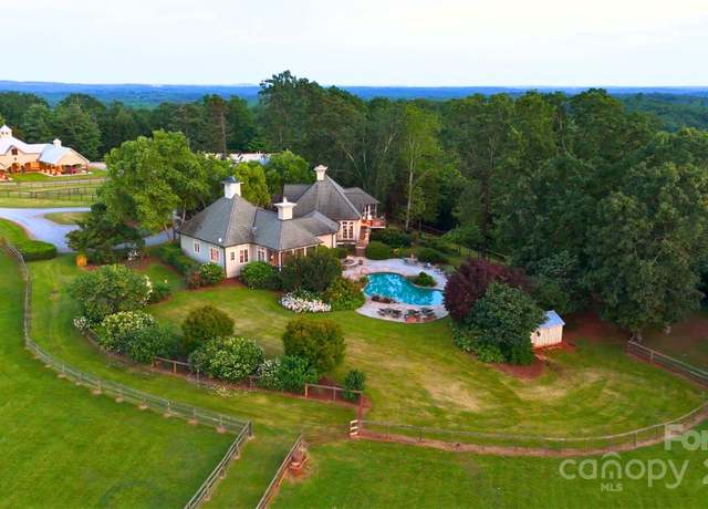 Property at 650 Golf Course Rd, Columbus, NC 28722, 3 beds, 5 baths