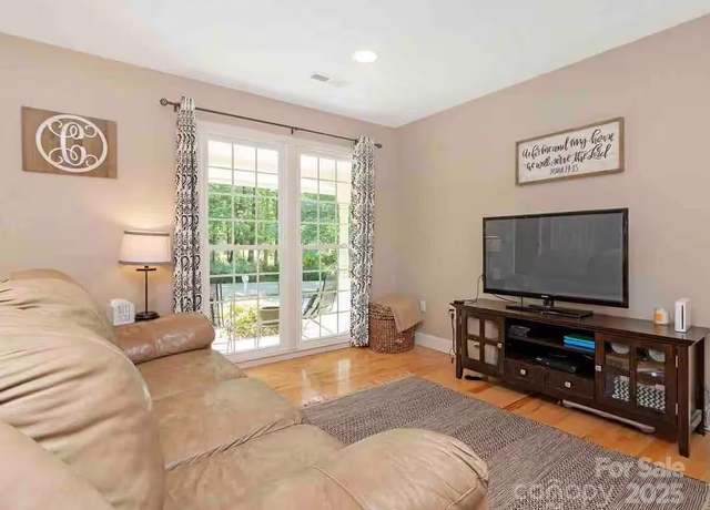 Property at 150 Deerwoode Ln, Brevard, NC 28712, 3 beds, 2 baths