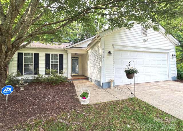 Property at 5434 Starflower Dr, Charlotte, NC 28215, 3 beds, 2 baths
