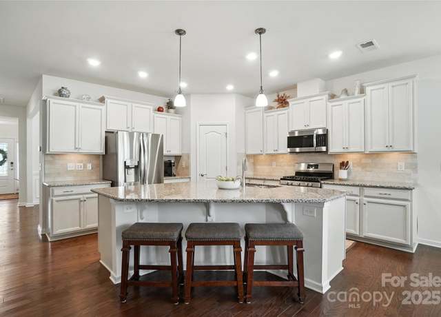 Property at 10120 Berkeley Castle Dr, Charlotte, NC 28273, 3 beds, 3 baths