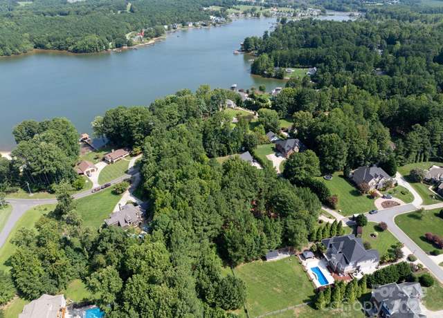 Property at 127 Palos Verde Rd, Mooresville, NC 28117, 4 beds, 3.5 baths