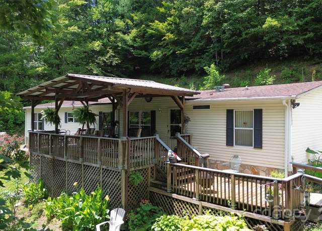 Property at 1707 Honeycutt Rd, Marion, NC 28752, 4 beds, 2 baths