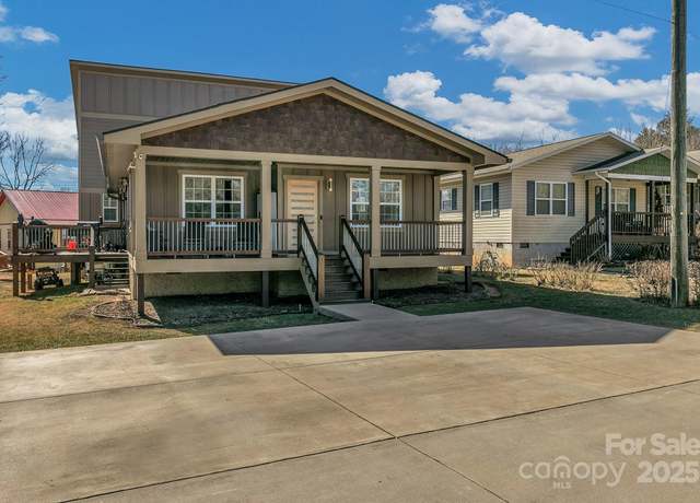 Property at 215 E Oakview Rd, Asheville, NC 28806, 5 beds, 3.5 baths