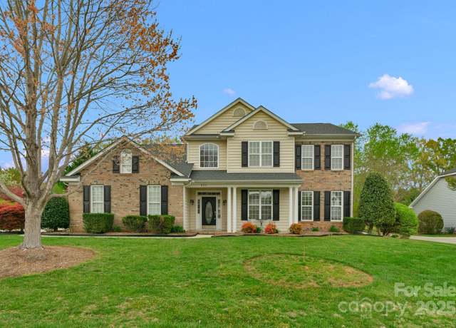 Property at 2711 Liberty Hall Ct, Waxhaw, NC 28173, 5 beds, 2.5 baths