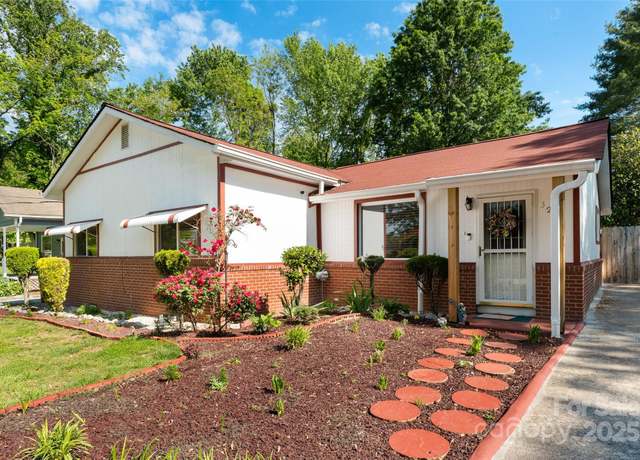 Property at 320 Hillview Blvd, Hendersonville, NC 28792, 2 beds, 2 baths