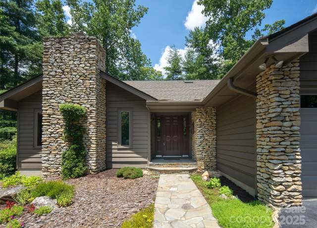 Property at 19 Jasmine Pl, Laurel Park, NC 28739, 2 beds, 2.5 baths