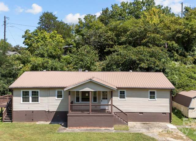 Property at 31 Raleigh Ln, Hot Springs, NC 28743, 2 beds, 1 bath