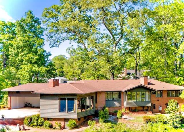 Property at 916 E Park Dr, Lincolnton, NC 28092, 3 beds, 2.5 baths
