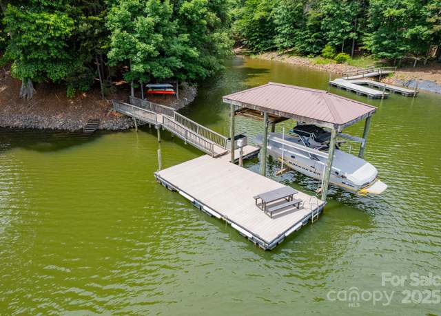 Property at 228 Wildwood Cove Dr, Mooresville, NC 28117, 4 beds, 4.5 baths