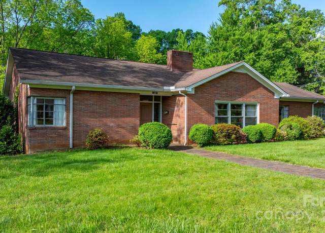 Property at 220 Broad St, Marion, NC 28752, 3 beds, 2.5 baths