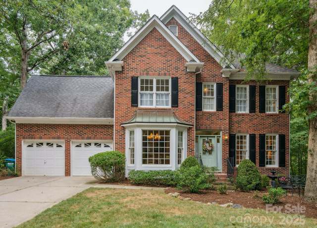Property at 423 Shrewsbury Ln, Matthews, NC 28105, 5 beds, 3.5 baths