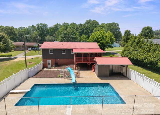Property at 2011 Hampton Heights St, Lenoir, NC 28645, 3 beds, 3 baths
