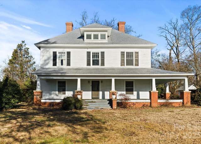 Property at 2948 W Main St, Claremont, NC 28610, 4 beds, 1 bath