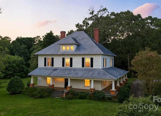 Property at 2948 W Main St, Claremont, NC 28610, 4 beds, 1 bath