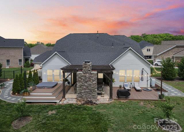 Property at 500 Chicory Cir, Matthews, NC 28104, 4 beds, 3 baths