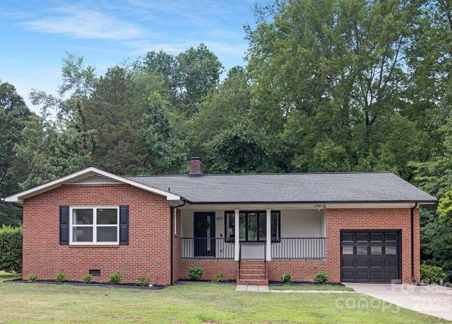 Property at 605 S Magnolia St, Mooresville, NC 28115, 4 beds, 2 baths